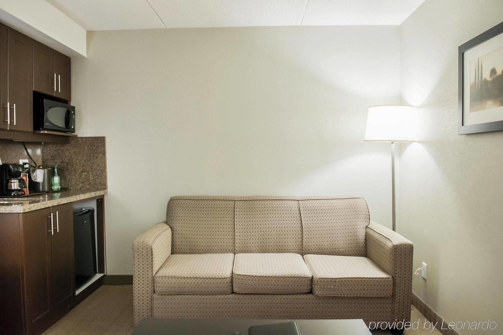 Comfort Inn Airport West Миссиссага Экстерьер фото